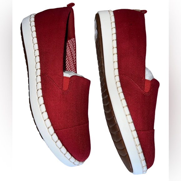 🌹NWB! Clark’s Cloudsteppers Red Slip Ons - Picture 4 of 10